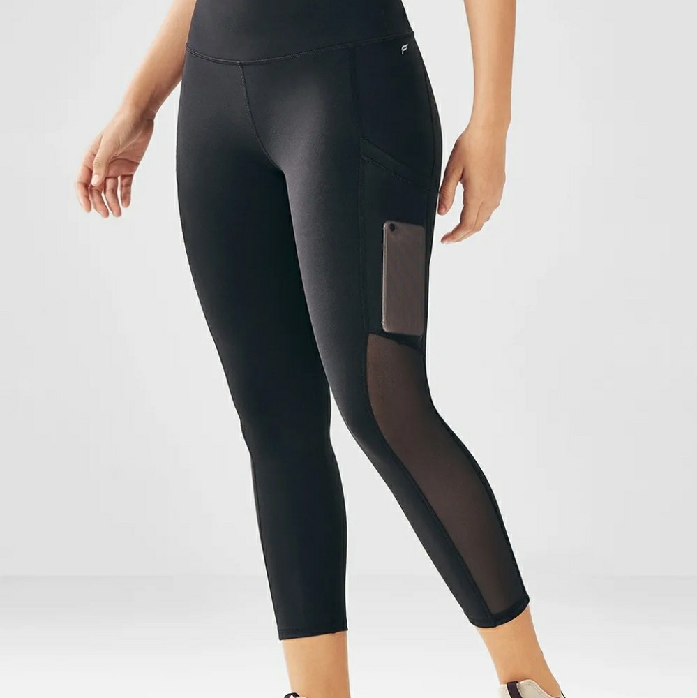 Mila Pocket Capri (Fabletics Leggings)